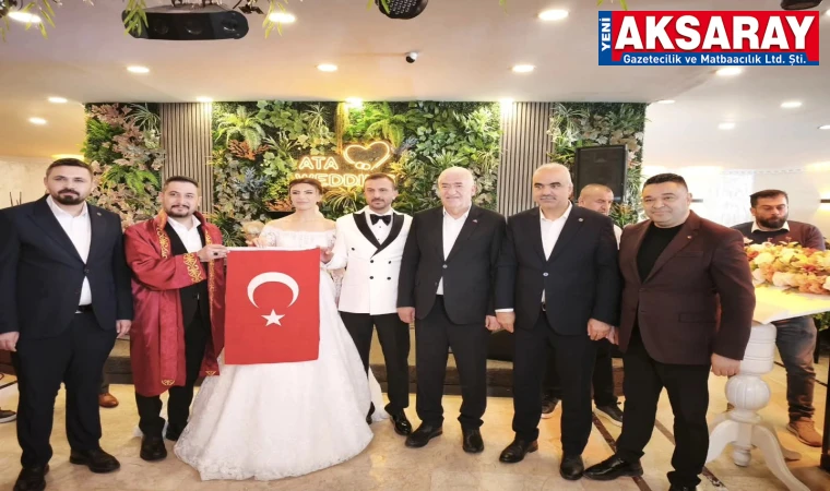 KURAN VE BAYRAK VERİLDİ Düğünde en anlamlı hediye