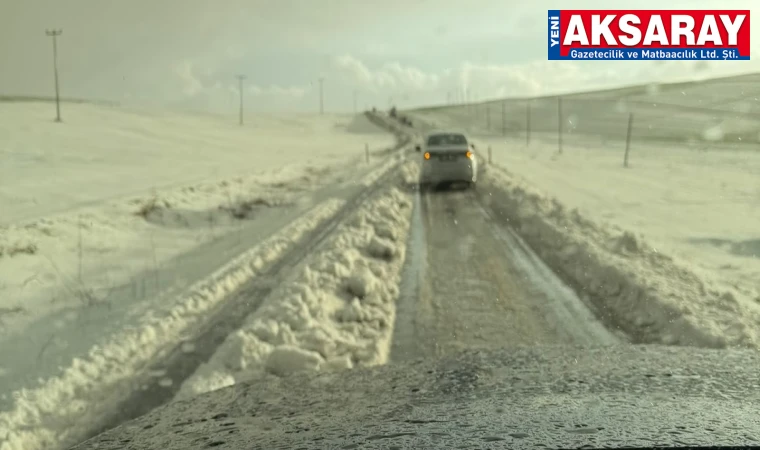 Ağaçören’de kar yağışı ulaşımı engelledi