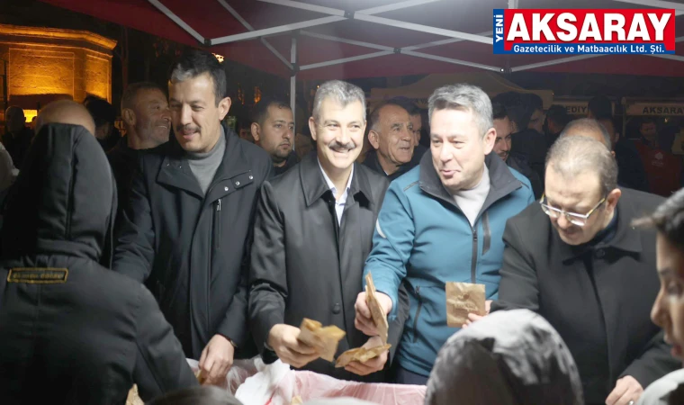 Ak Parti teşkilatı Ulu Cami’de ikram dağıttı