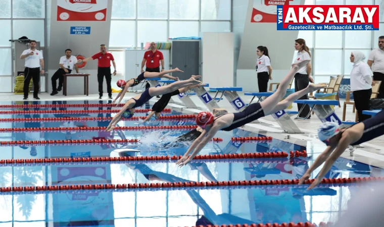 AKSARAY'DA YÜZME ŞÖLENİ 371 Genç sporcu havuzda kulaç attı