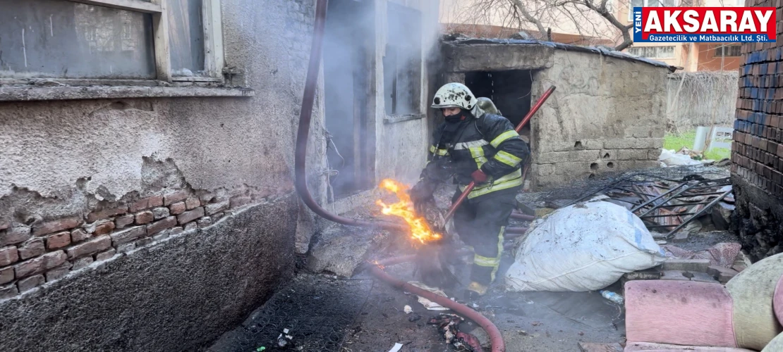 Apartmanın kömürlüğündeki yangın paniğe neden oldu