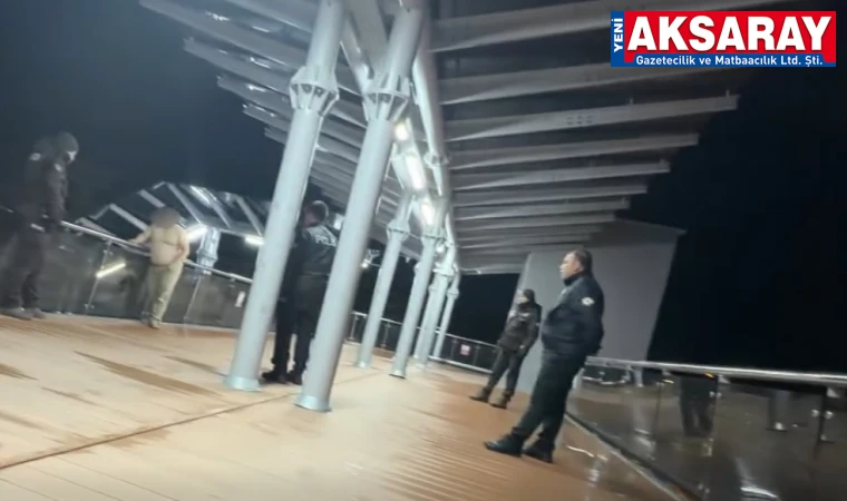 E-90 KARAYOLUNDA GERGİN DAKİKALAR Üst geçitte canına kıymak istedi