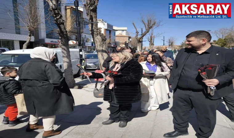 Kadınlara çiçekli kutlama