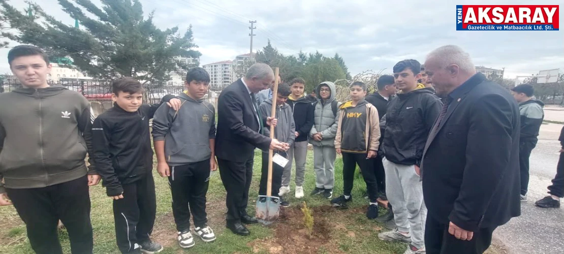 Bayraklar sallandı, dualar edildi