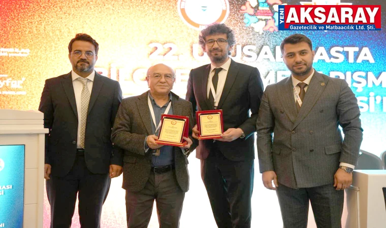 Eczacılar Odası Başkanı Aksay panel moderatörü oldu