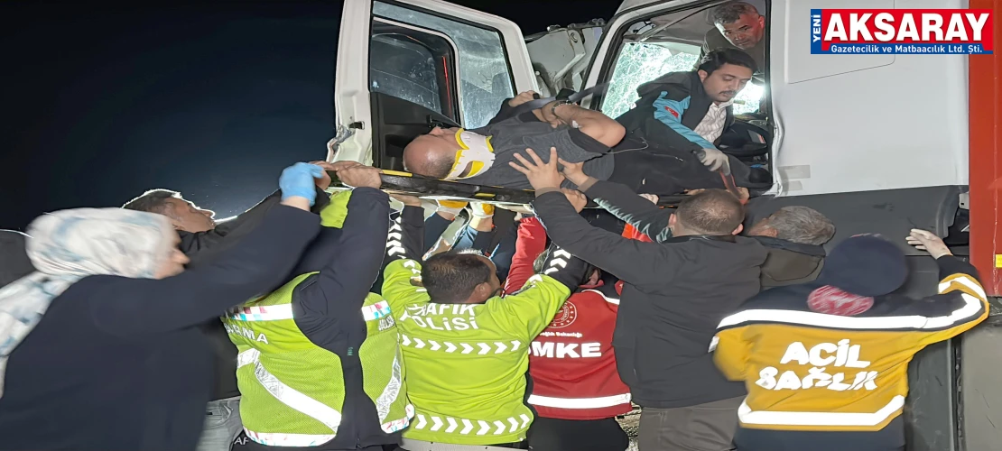 Kabinde sıkışan sürücü güçlükle kurtarıldı