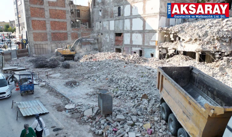 KENTSEL DÖNÜŞÜM İÇİN YIKILAN ARSALARA YAPILACAK BİNALAR SORULUYOR Esnaf yeni dükkanları bekliyor