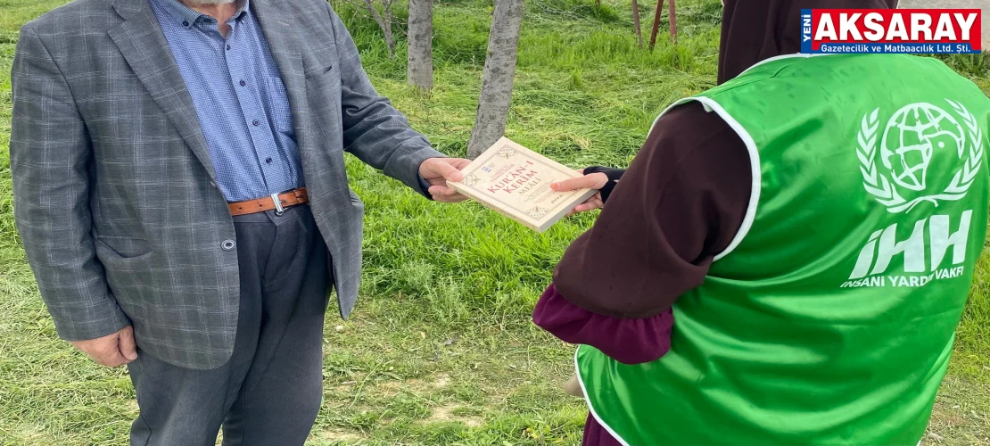 Kur’an-ı Kerim meali dağıtıldı