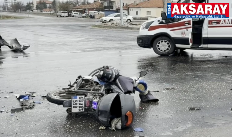 Otomobil ile motosiklet çarpıştı
