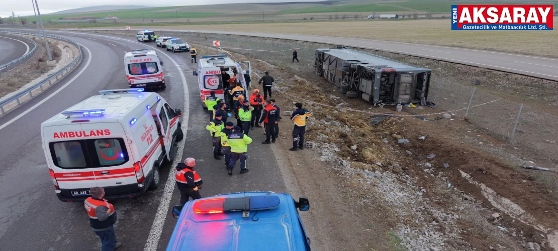 OTOYOLDA 23 YARALI Virajı alamayan otobüs şarampole devrildi
