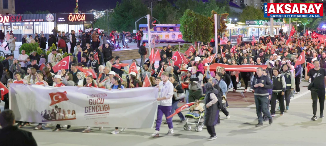 19 MAYIS YÜRÜYÜŞÜ  Bağımsızlık meşalesi gençlerin elinde parıldadı