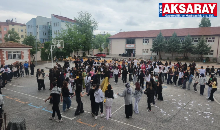 Aksaray Lisesi’nde 100. Yıl Coşkusu