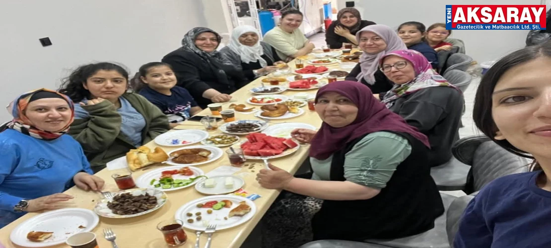 ELLER ÖPÜLDÜ, HARÇLIKLAR ALINDI, SARMAŞ DOLAŞ OLDUK Bayram kucaklaşması