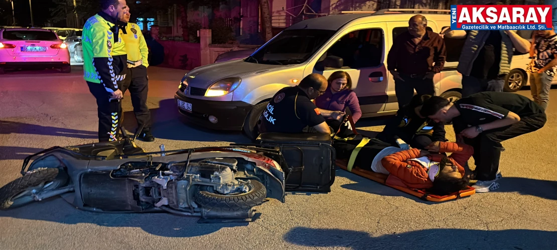 Motokurye devrilerek yaralandı