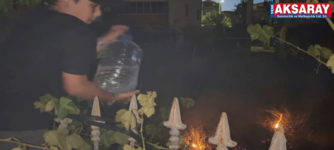Çocuklar su bidonlarıyla yangına müdahale etti