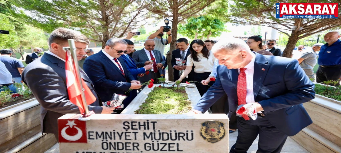 VATAN TOPRAĞINDA BİRLİK RUHU Şehitlikte kahramanlarımız dualarla anıldı
