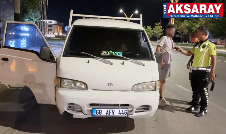 ALKOLLÜ VE EHLİYETSİZ SÜRÜCÜ ‘Aracım arızalandı’ oyununu polis bozdu