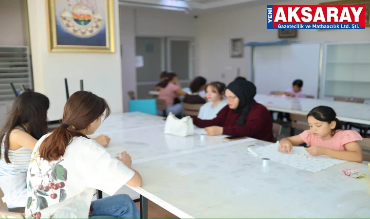 Anneler, çocuklara hem öğretiyor hem de üretiyor