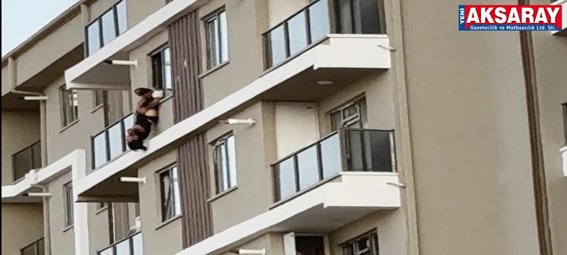 CANINA KIYMAK İSTEDİ 7. Katın balkonunda baş aşağı asılı yakalandı