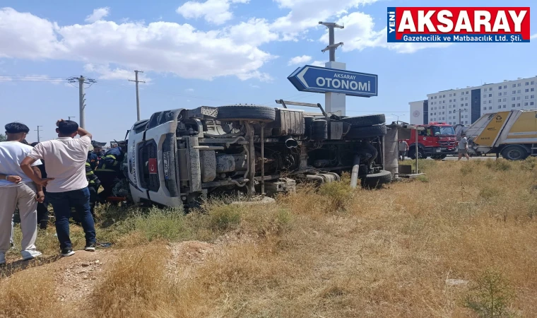 Çöp kamyonu devrildi: 2 YARALI