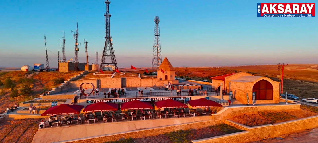 Gün batımını Kılıçaslan tepesinden izliyorlar