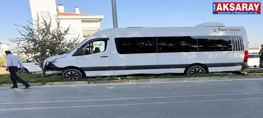 İşçi Servisi Panoya Çarptı: 6 YARALI