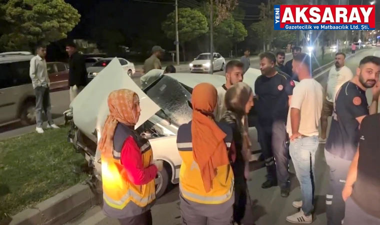 KONTROLDEN ÇIKAN OTOMOBİL TERS ŞERİDE GİRDİ Sürücü aracı bırakıp kaçtı