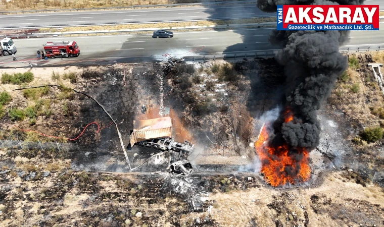 MADENİ YAĞ YÜKLÜ TIR ŞARAMPOLE DEVRİLDİ Şoför yanarak hayatını kaybetti
