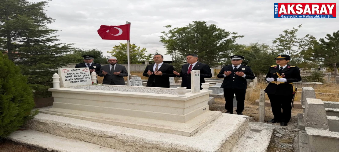 Zafer Bayramında şehitlik ziyareti