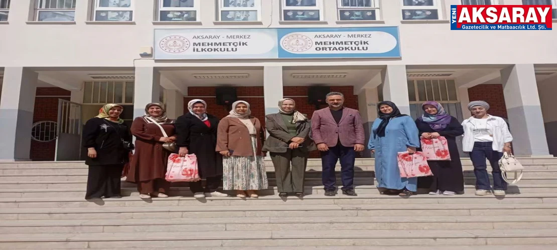 AK KADINLARDAN ÖZEL ÖĞRENCİLERE ANLAMLI DESTEK Mehmetçik İlkokulu’na kırtasiye yardımı