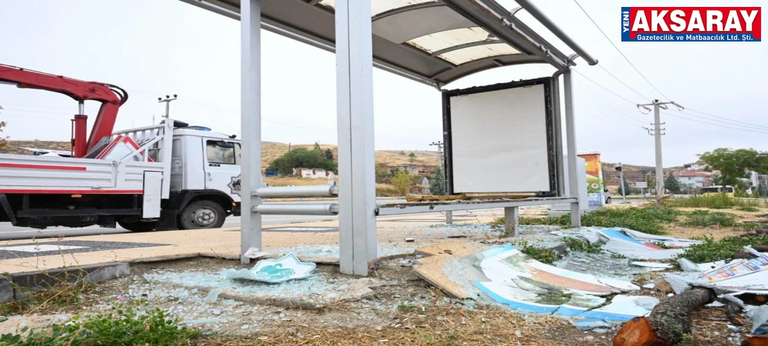 Otobüs durağının camını kıranlara tepki