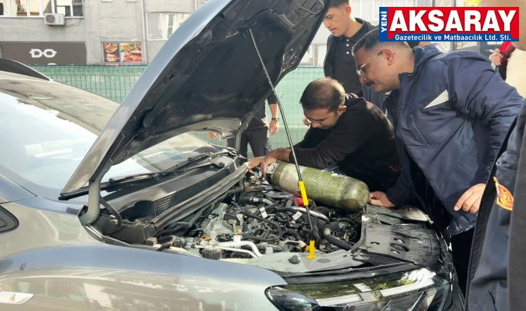 KEDİ OTOMOBİLİN MOTOR KISMINA SAKLANMIŞ Oksijen gazı basılarak çıkarıldı