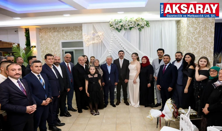 Nişan yüzüklerini vali Duru taktı