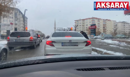 Trafik ışıklarında para isteyenler tedirgin ediyor