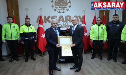 Alkollü sürücünün şikayetle tehdit ettiği polislere  başarı belgesi verildi