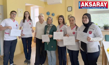 Aksaraylı öğrenciler yurt dışında hastalara baktılar