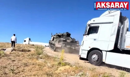 Yolda kalan tırları tank kurtardı