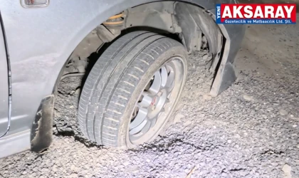 Belediye ve MEDAŞ'ın kazdığı çukurlar kapatılmayınca araçlar mahsur kaldı