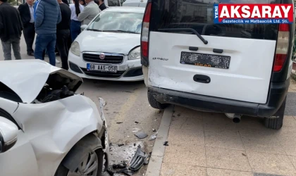 Park halindeki araçlara çarptı