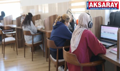 Gençler millet kıraathanesinde