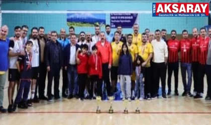 ÖĞRETMENLER GÜNÜ VOLEYBOL TURNUVASI TAMAMLANDI Şampiyonlar belli oldu