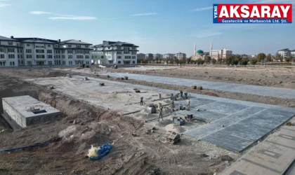 Yeni Belediye önünde park çalışmaları sürüyor
