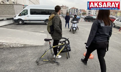 Bisikletin kilidini açamayınca tekerini söküp çaldılar