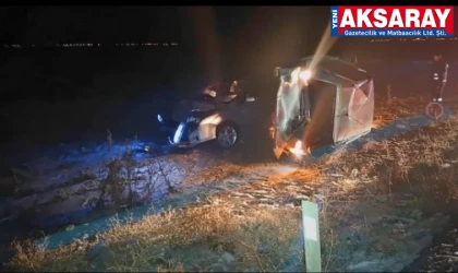 Kaygan yolda iki araç çarpıştı