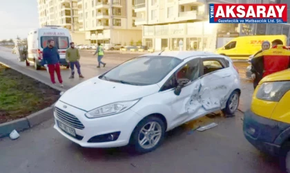 Minibüs ile otomobil çarpıştı: 3 YARALI