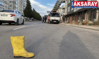 Sarı çizmeli yol güvenliği