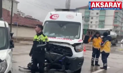Ambulans ile araç çarpıştı