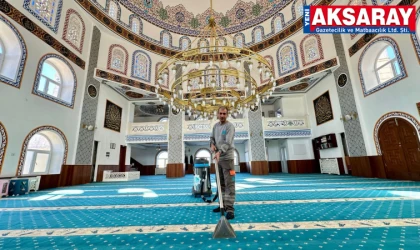 CAMİLERDE HİJYEN SEFERBERLİĞİ Camileri pırıl pırıl yapıyorlar
