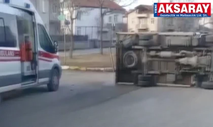 Ekmek kamyoneti devrildi