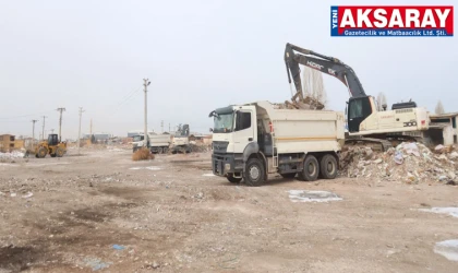 ESKİ SANAYİ ALANINDA GÖRÜNTÜ KİRLİLİĞİNE NEDEN OLUYORDU Hafriyat atıkları taşınıyor